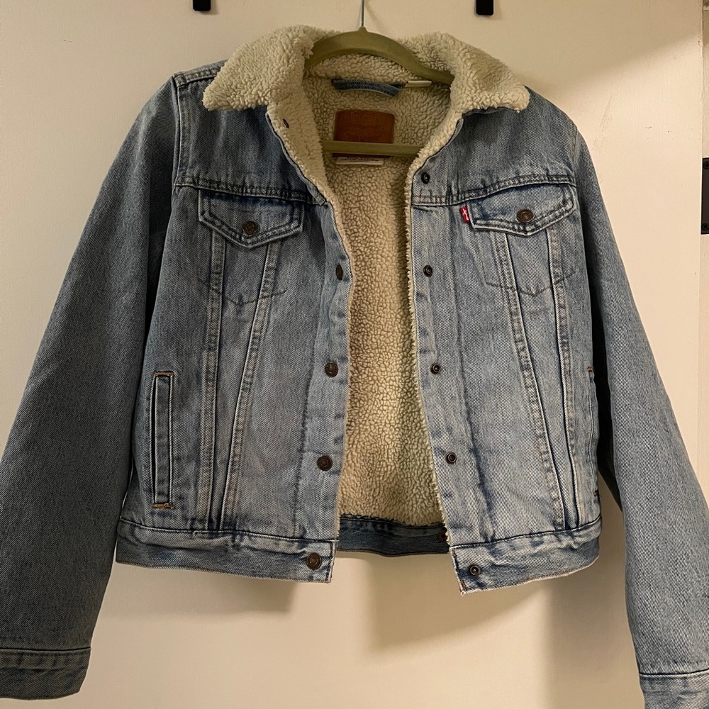 Like New Levi’s Sherpa Denim Jacket-Size M